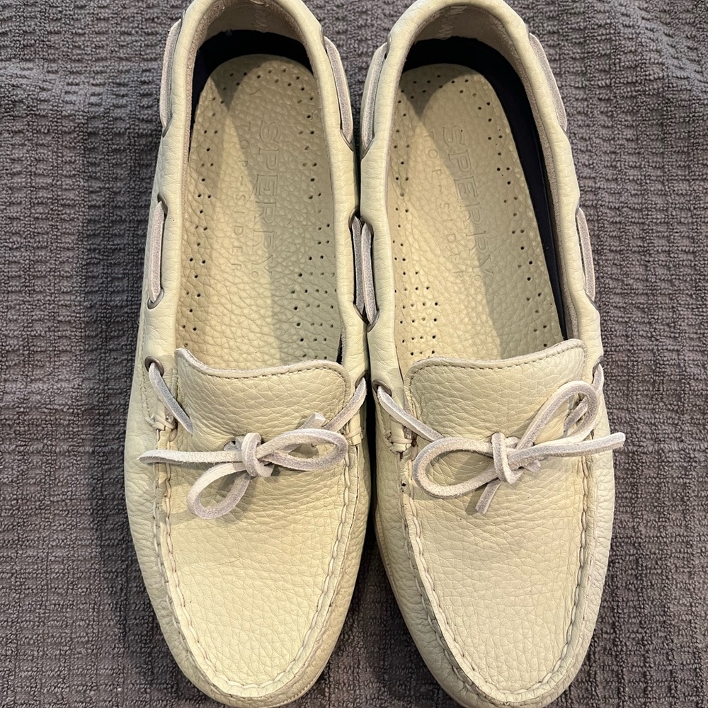 Woman’s 8.5 Authentic Sperry Original 2-Eye. Like newish. Cream/white color
